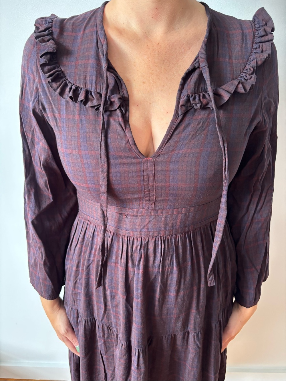 Doen Ruffled Collar V-Neck Long Sleeve Dress in Plum Plaid